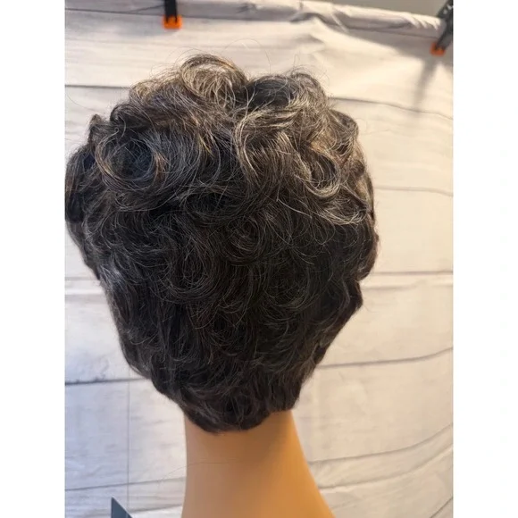 Color 34 pixie wig - Picture 3 of 4